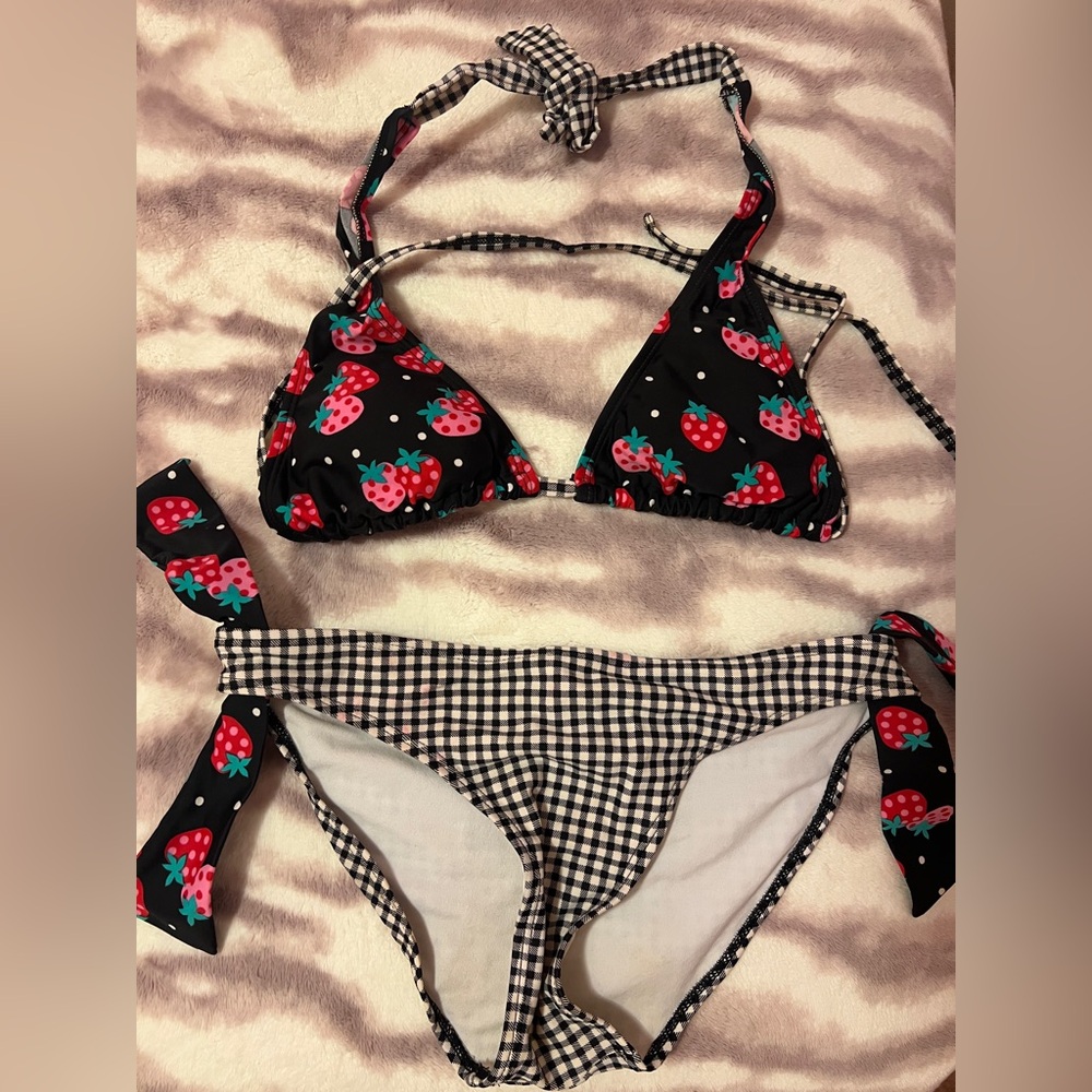 👙 🍓 - Picture 2 of 2